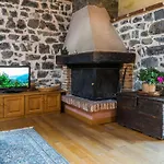Open Space Penthouse Im Schloss Mit Seeblick By Interhome Διαμέρισμα