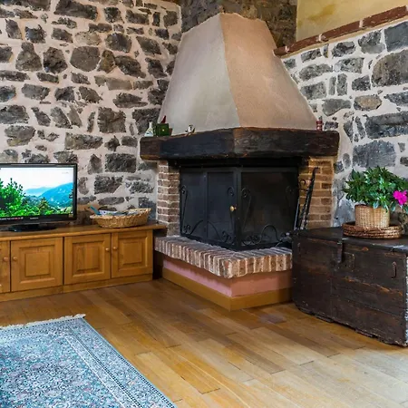 Open Space Penthouse Im Schloss Mit Seeblick By Interhome Апартаменты