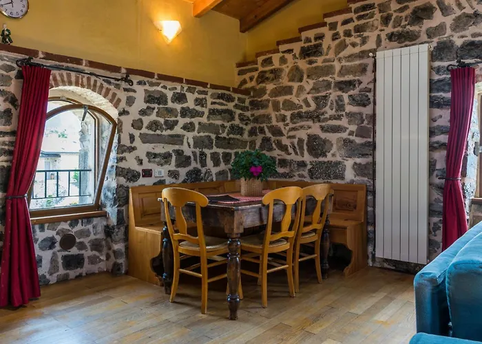 Open Space Penthouse Im Schloss Mit Seeblick By Interhome Apartamento Riva di Solto